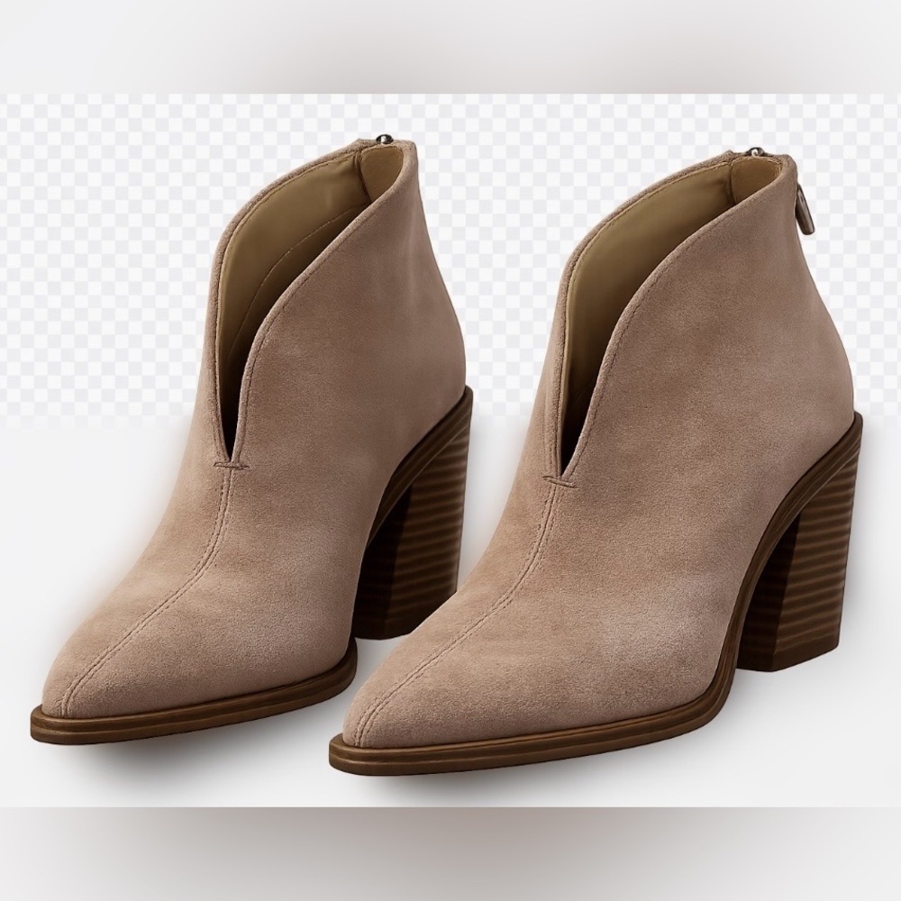 Vince Camuto Ginsel Suede Booties Taupe 8 M EUC